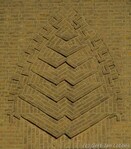 De "dennenappel" in oude toestand, voor de restauratie
              <br/>
              Gert-Jan Lobbes, 2016